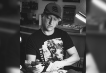 Entreprendre autrement : la reconversion d’un pompier en artiste tatoueur